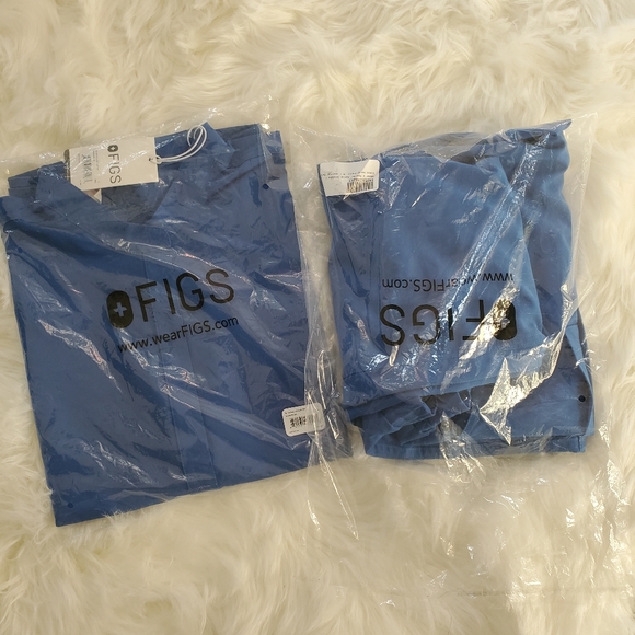 Figs Scrub Set: Rafaela top & Yola Pants - Picture 5 of 5